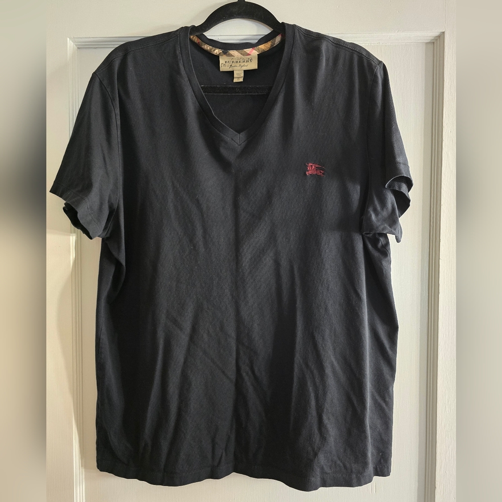 Burberry Men's V neck t-shirt size XL